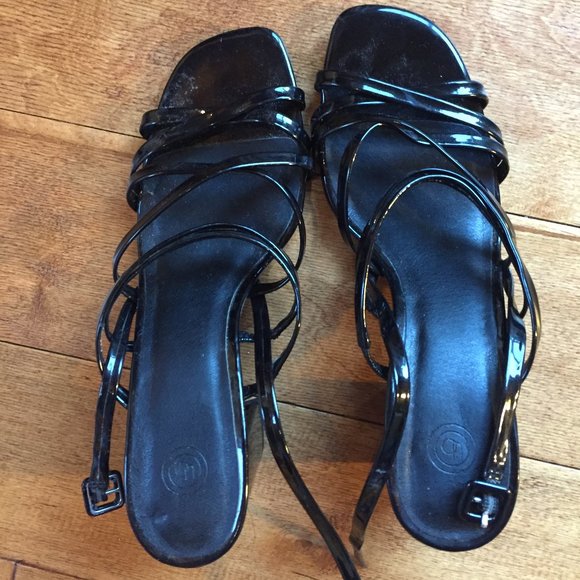 Cute, blacky strappy heels - Picture 1 of 1